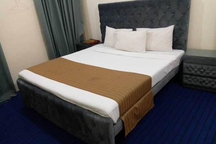 Room 6 of 13