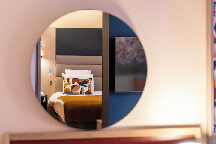 Room 19 of 126