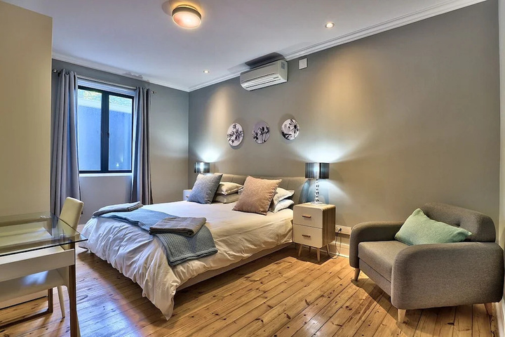 Room 4 of 34