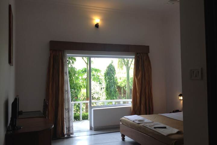 Room 5 of 33