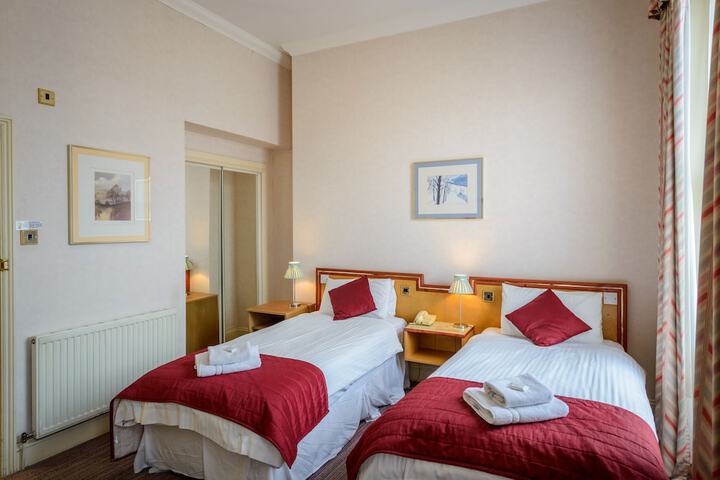 Room 5 of 49