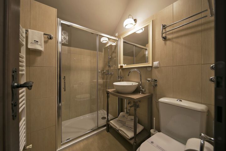 Room 20 of 38
