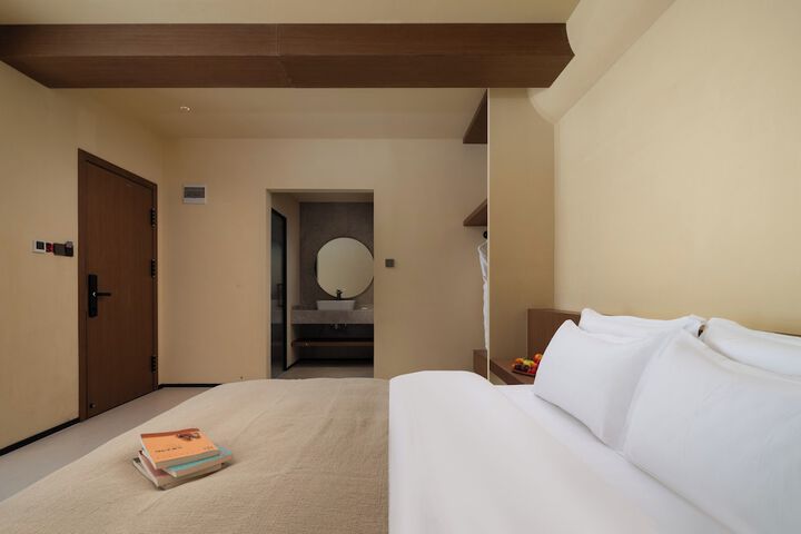 Room 14 of 80