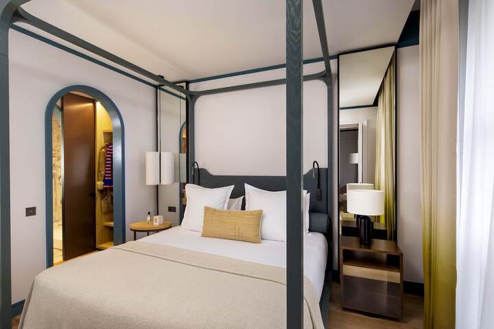 Room 5 of 72