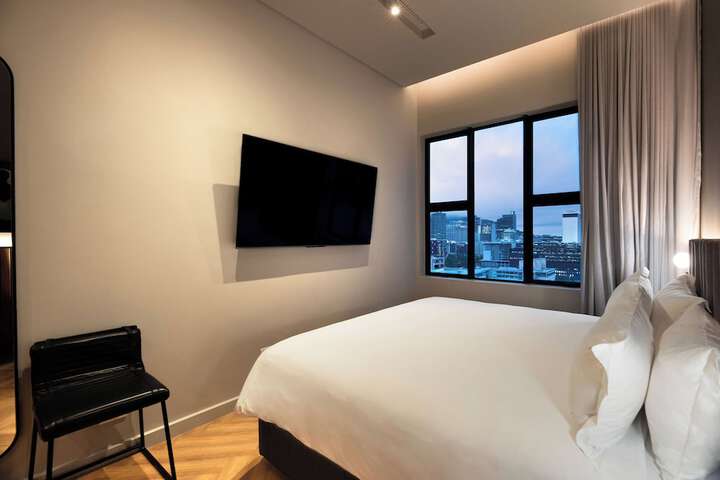 Room 29 of 143