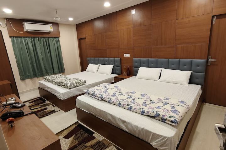 Room 4 of 28