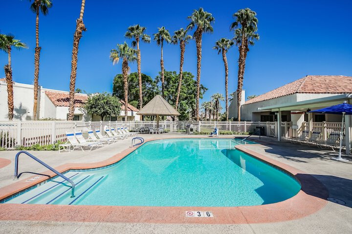 Hotel Pool