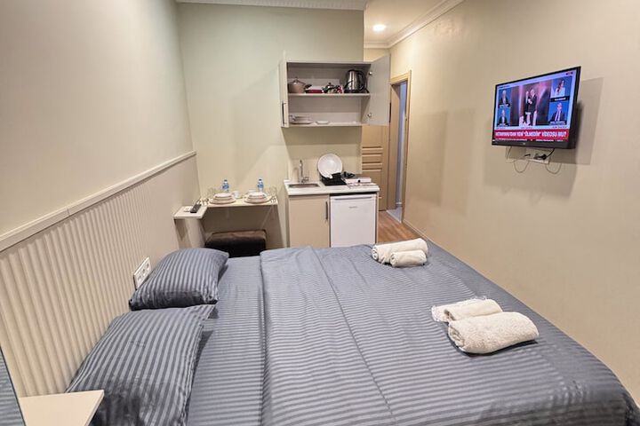 Room 18 of 90
