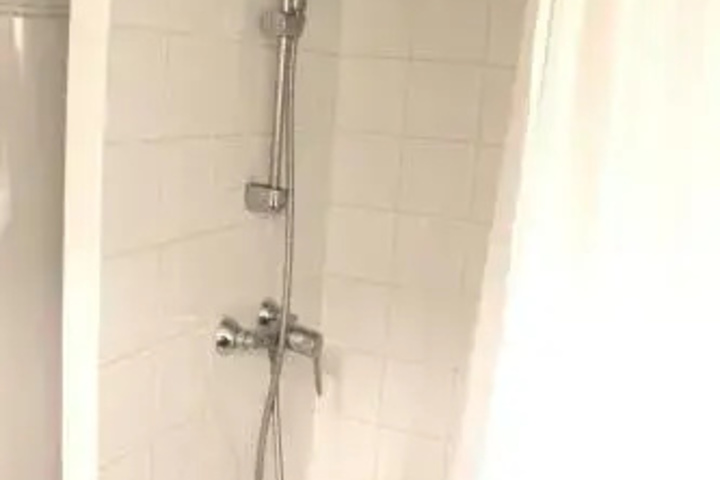 Room 10 of 19