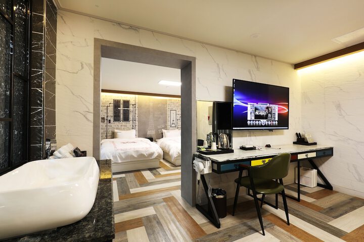 Room 14 of 146