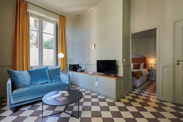 Room 30 of 77