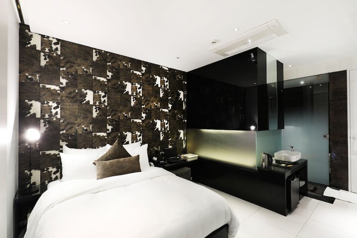 Room 8 of 51