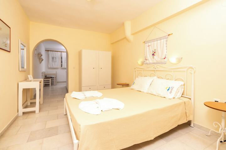 Room 28 of 115