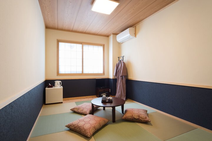 Room 8 of 32