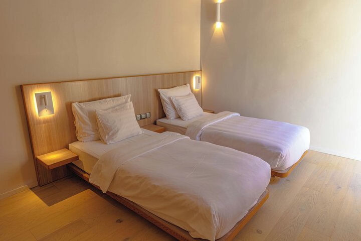 Room 12 of 130