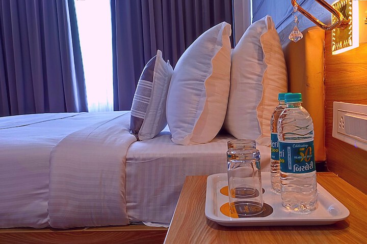 Room 25 of 102