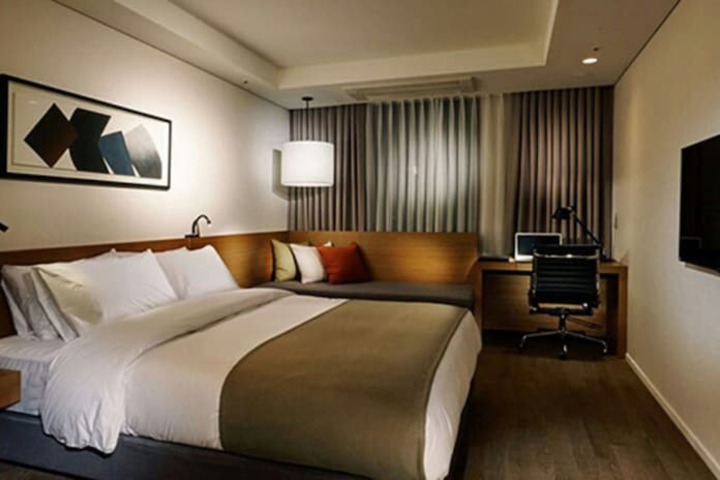 Room 9 of 27