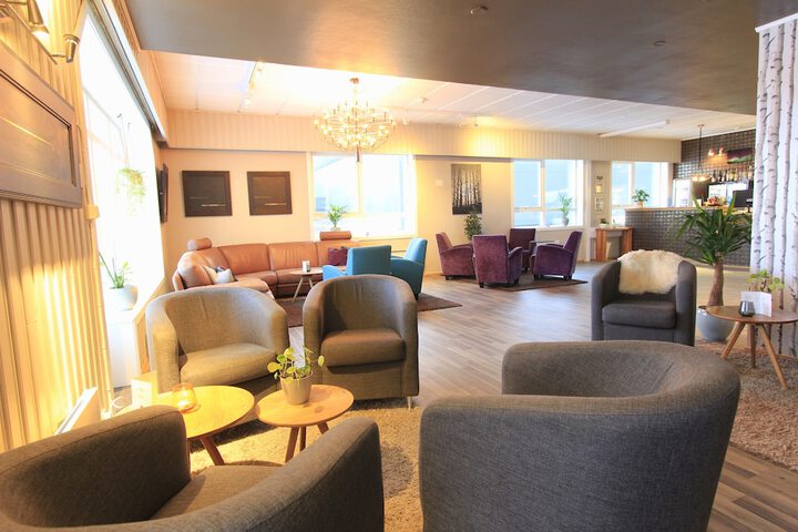 Lobby lounge