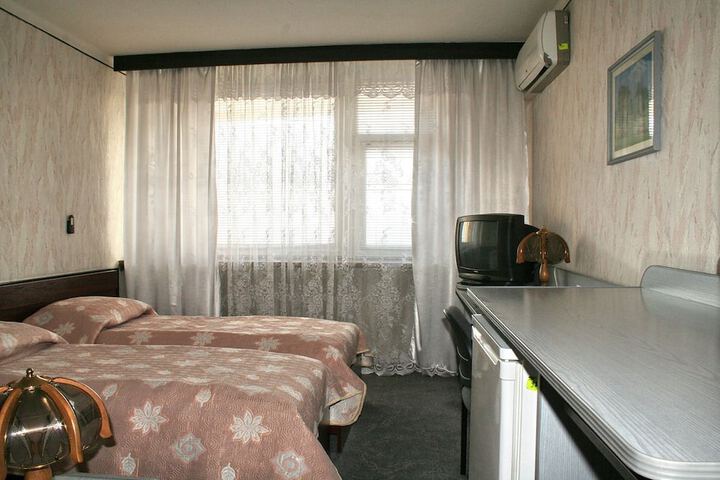 Room 4 of 18