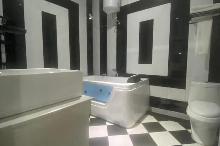 Room 20 of 33