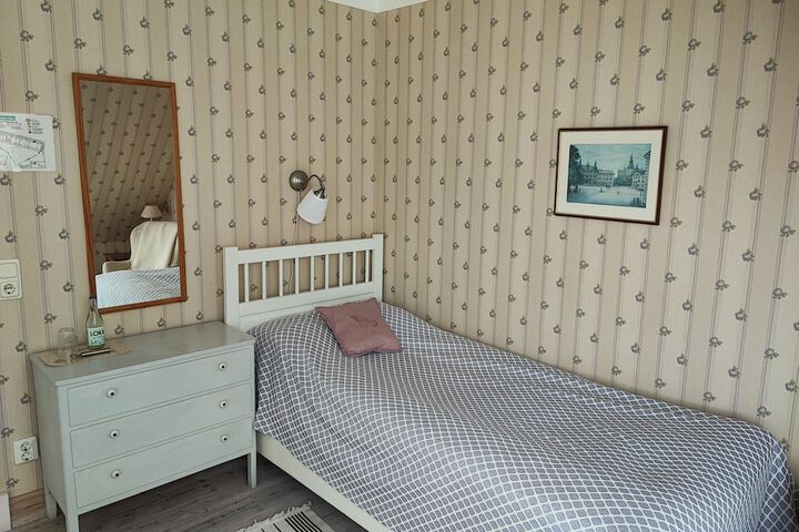 Room 34 of 83