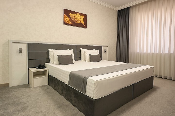 Room 27 of 74