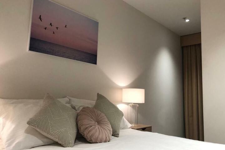 Room 17 of 33