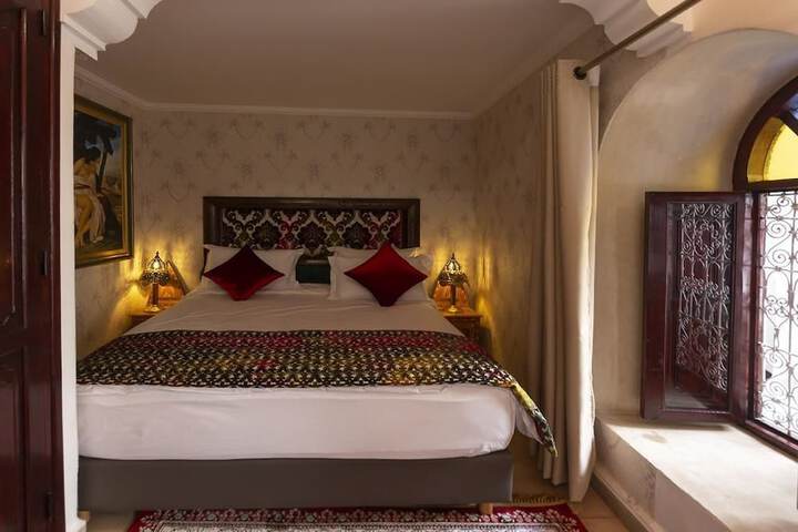 Room 4 of 37