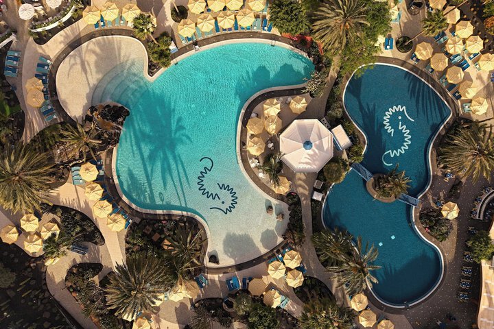 Hotel Pool