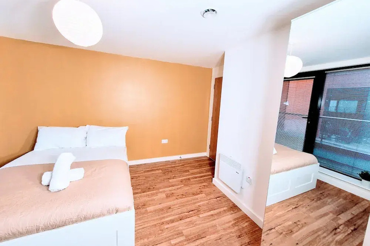 Room 5 of 17