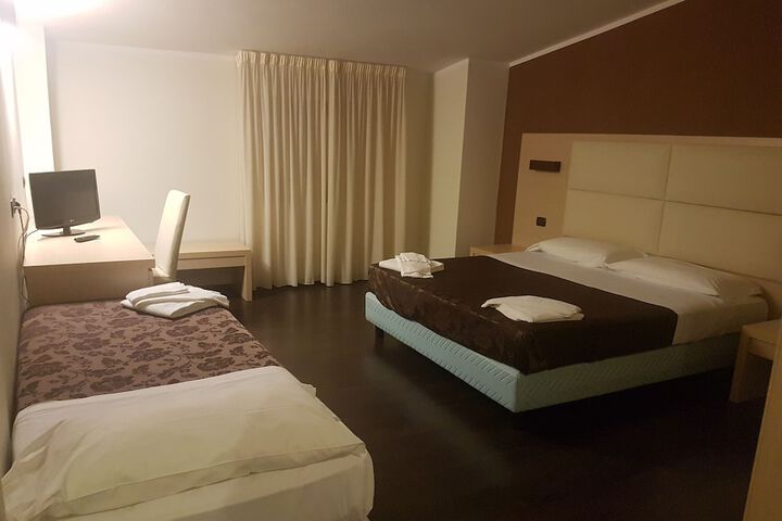 Room 6 of 65