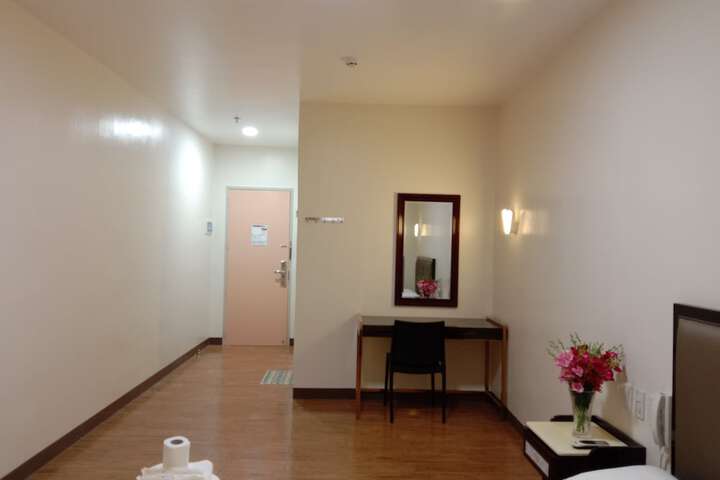 Room 5 of 40
