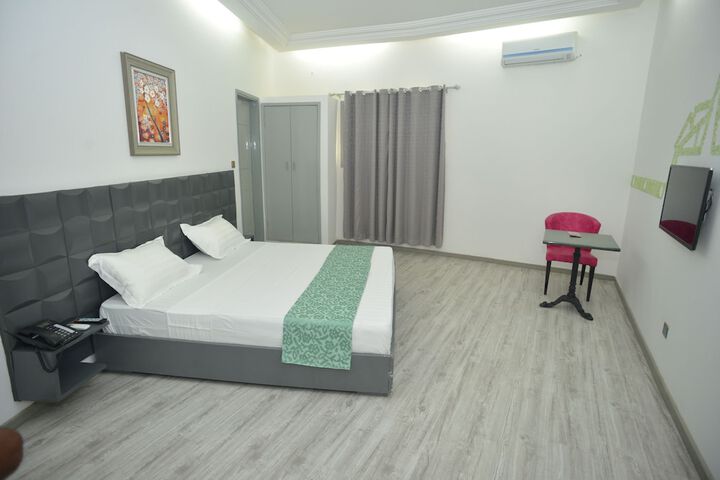 Room 9 of 39