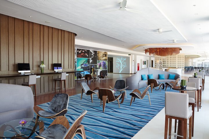 Entrance & Lobby