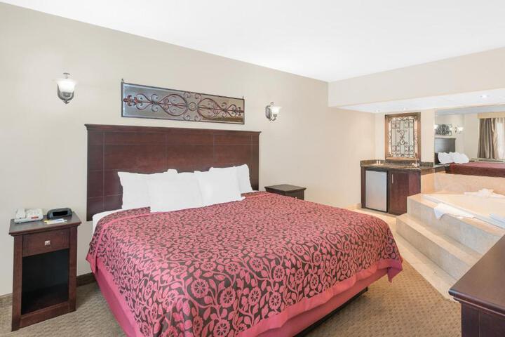 1 King Bed (2 of 8)
