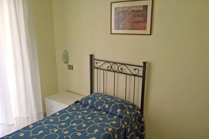 Room 7 of 27