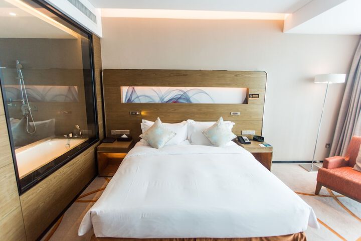 Room 6 of 70