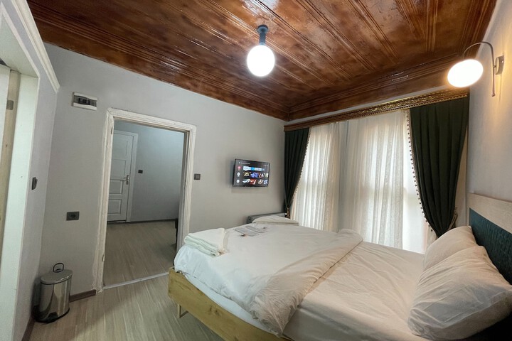 Room 48 of 100