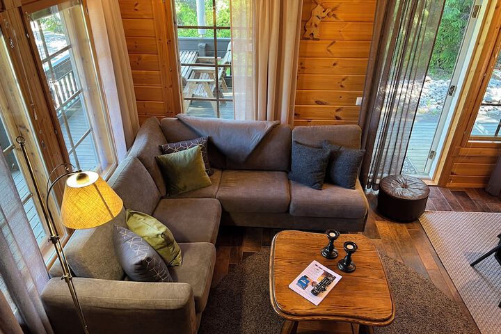 Lounge 43 of 68