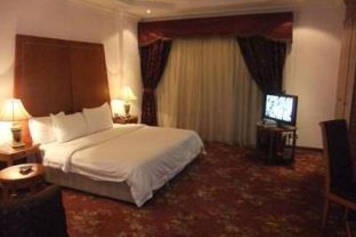 Al Hamra Palace Hotel & Suites