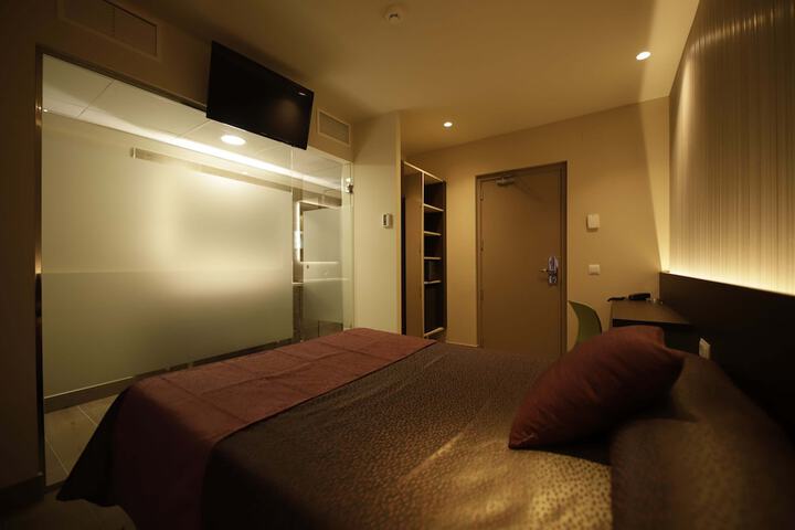 Room 7 of 62