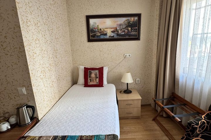 Room 25 of 82