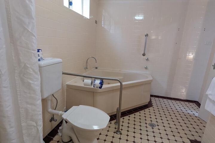 Room 32 of 105