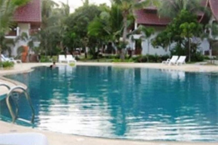 Hotel Pool
