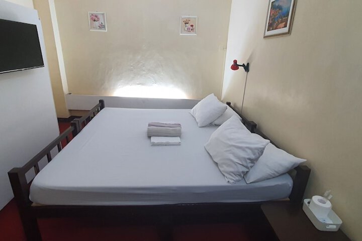 Room 11 of 34