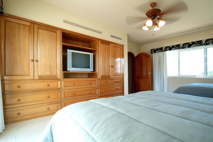 Room 2 of 31