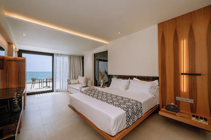 Room 6 of 33