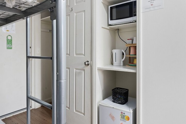 Room 42 of 110