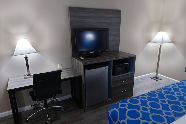 1 King Bed (6 of 11)