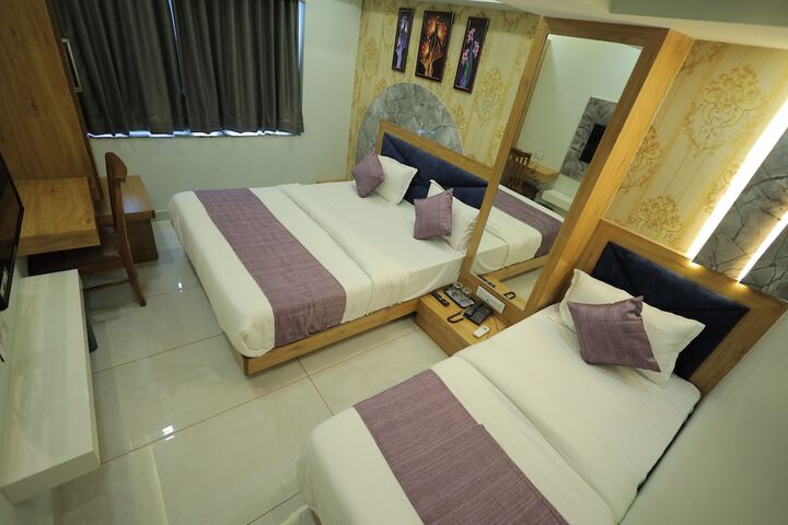 Room 11 of 14